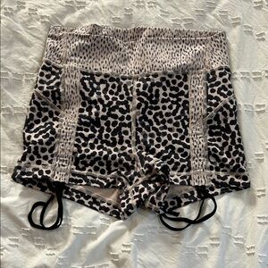Lululemon liberty shorts - Leopard Print size 6